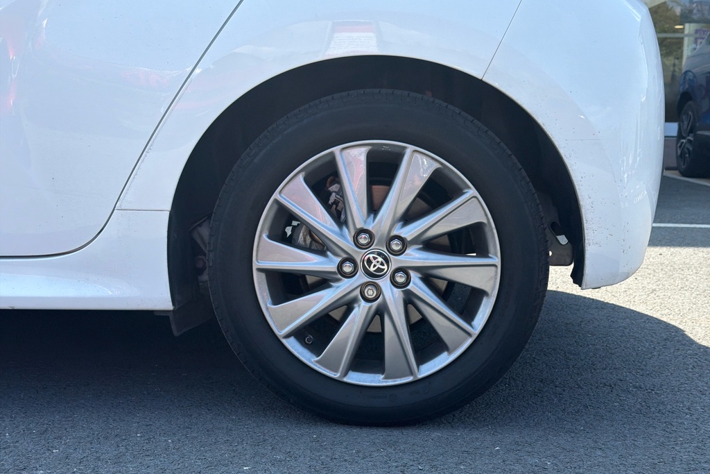 Toyota Yaris Design White #9