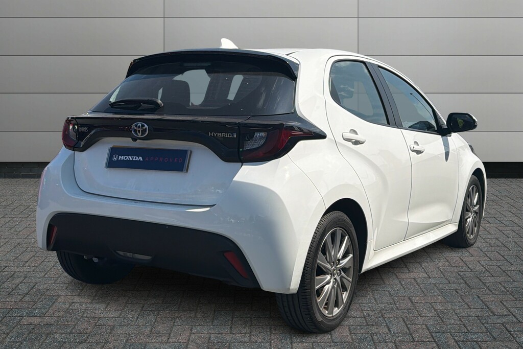 Toyota Yaris Design White #12