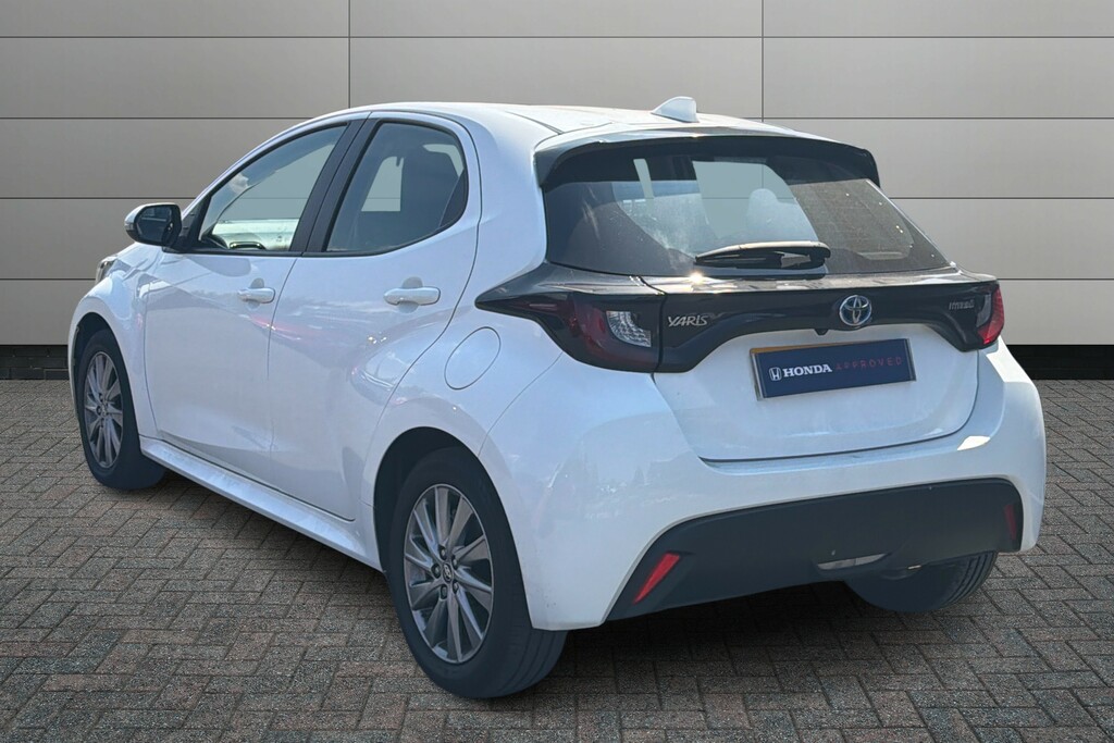 Toyota Yaris 1.5 Hybrid Icon Cvt Nav White #3