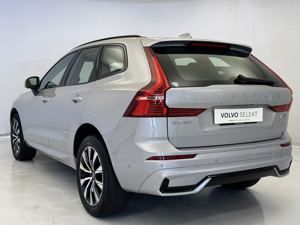 Volvo XC60 2.0 B5p Plus Dark Awd Geartronic YM23WKX Silver #5