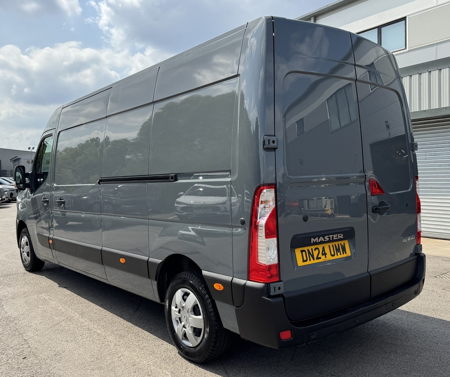 Renault Master Lm35 Blue Dci 135 Advance Medium Roof Van #4