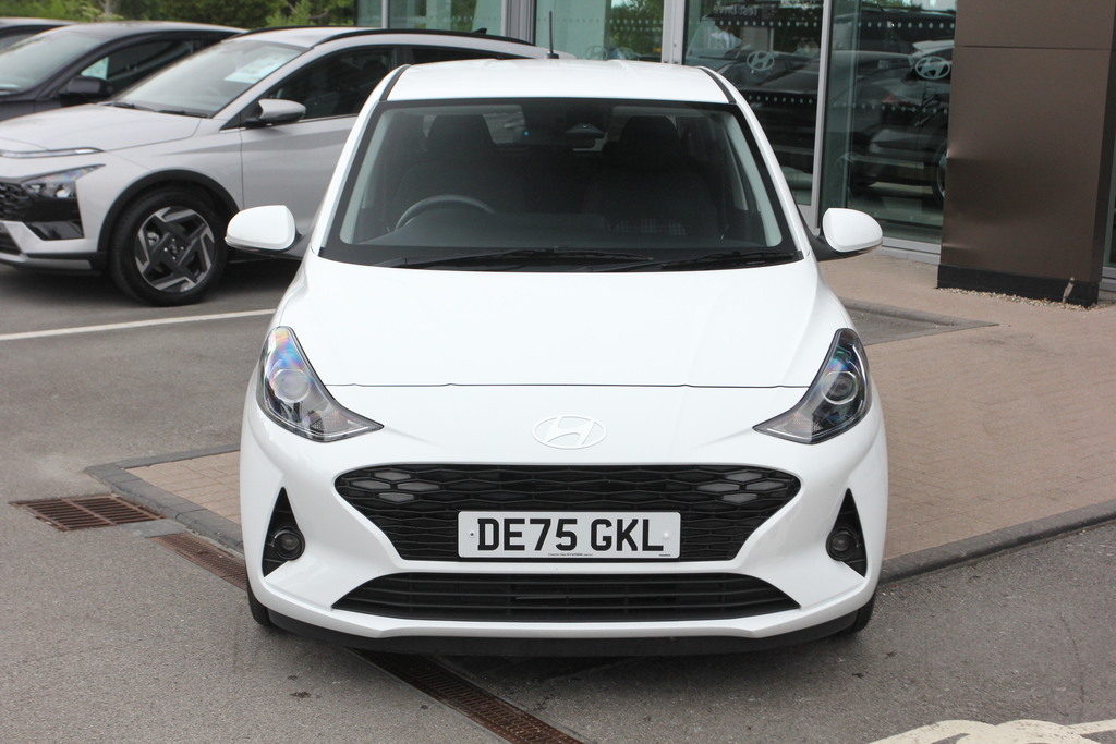 Hyundai I10 1.2 79 Premium Nav DE75GKL White #2