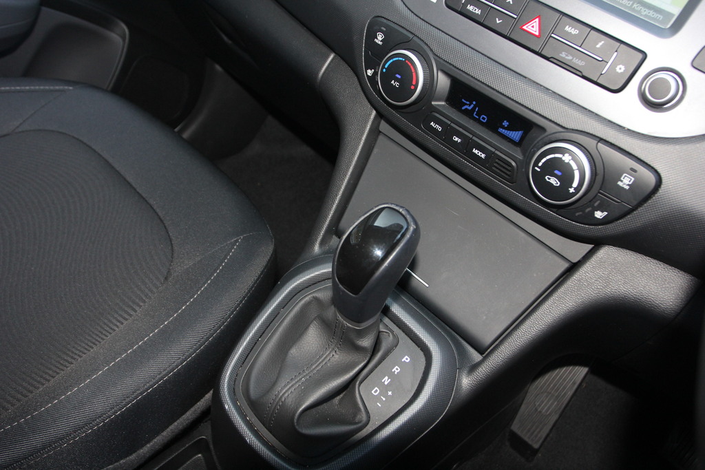 Hyundai I10 Mpi Se Connect White #25
