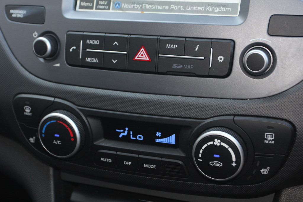 Hyundai I10 Mpi Se Connect White #27