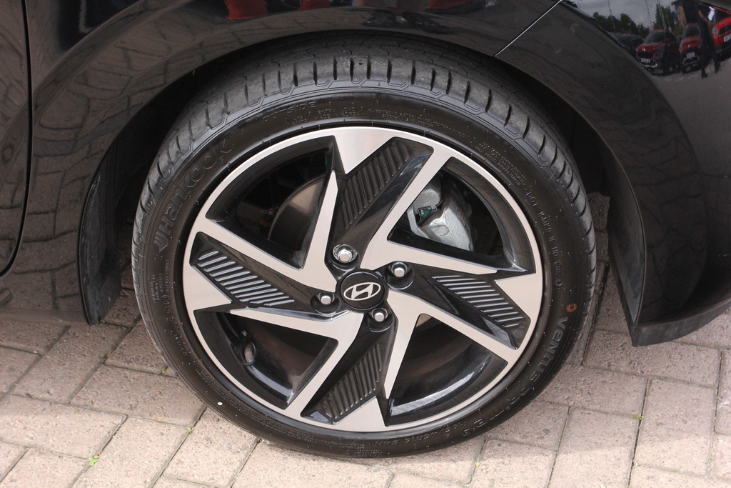 Hyundai I10 1.2 79 Premium Nav CY25AOP Black #5