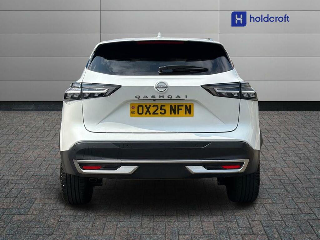 Nissan Qashqai 1.3 Dig-t Mh 158 Tekna Xtronic OX25NFN White #4