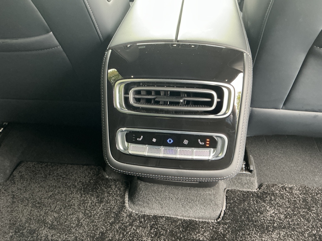 Omoda 9 Shs Plug-in Hybrid Noble White #25