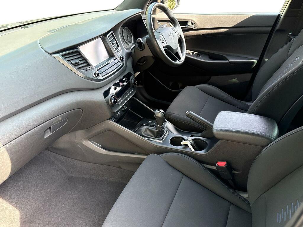 Hyundai Tucson 1.7 Crdi Blue Drive Go Se 2Wd Dct Grey #3
