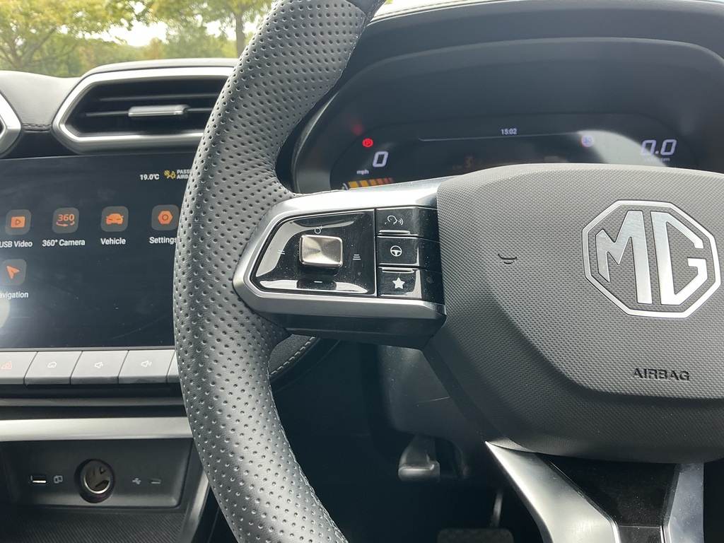 MG ZS 1.5 Hybrid Trophy Blue #30
