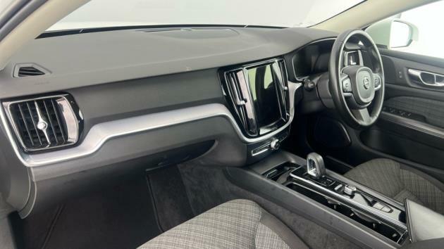 Volvo V60 2.0 B3p Momentum 7 Speed White #5