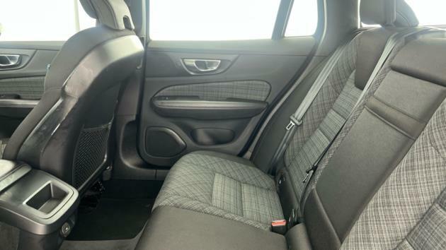 Volvo V60 2.0 B3p Momentum 7 Speed White #4
