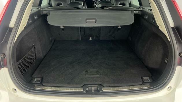 Volvo V60 2.0 B3p Momentum 7 Speed White #6