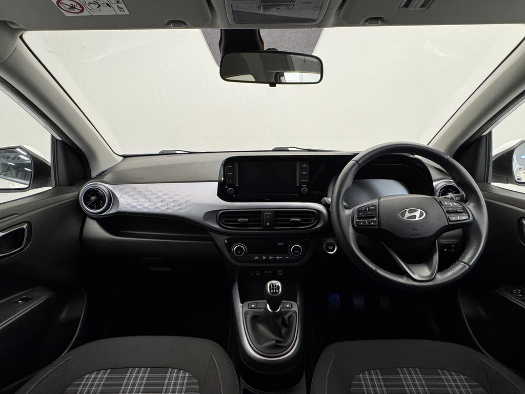 Hyundai I10 1.2 Premium White #2