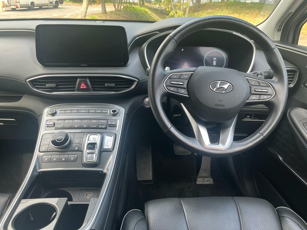 Hyundai Santa Fe Premium White #25