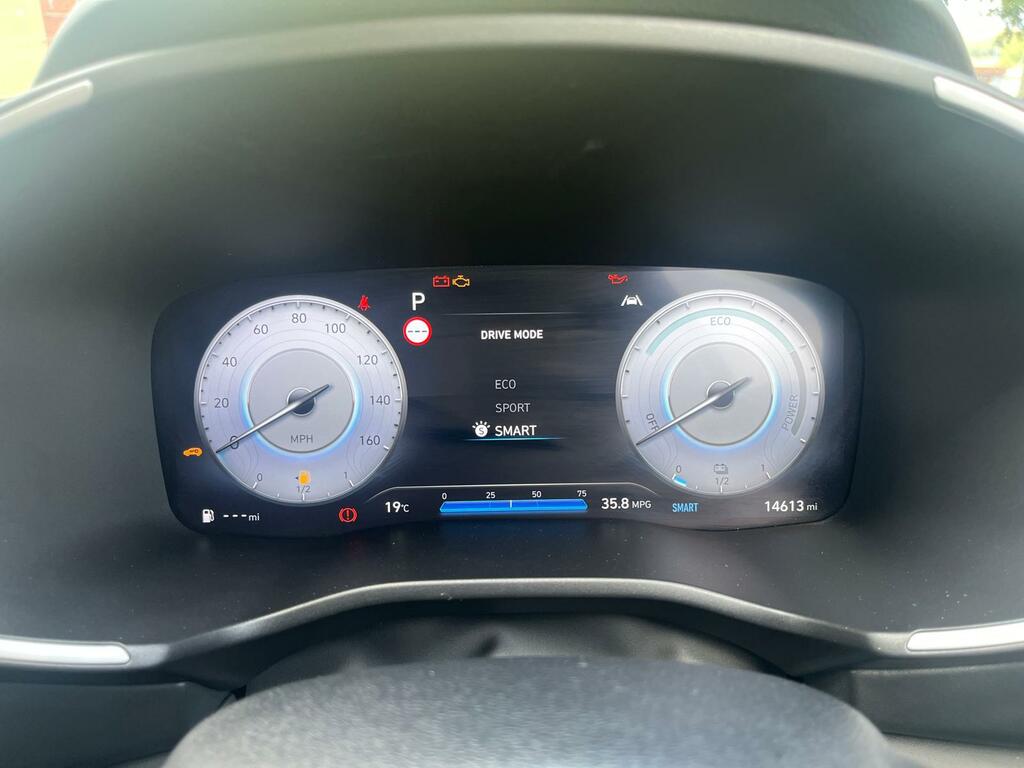 Hyundai Santa Fe Premium White #8