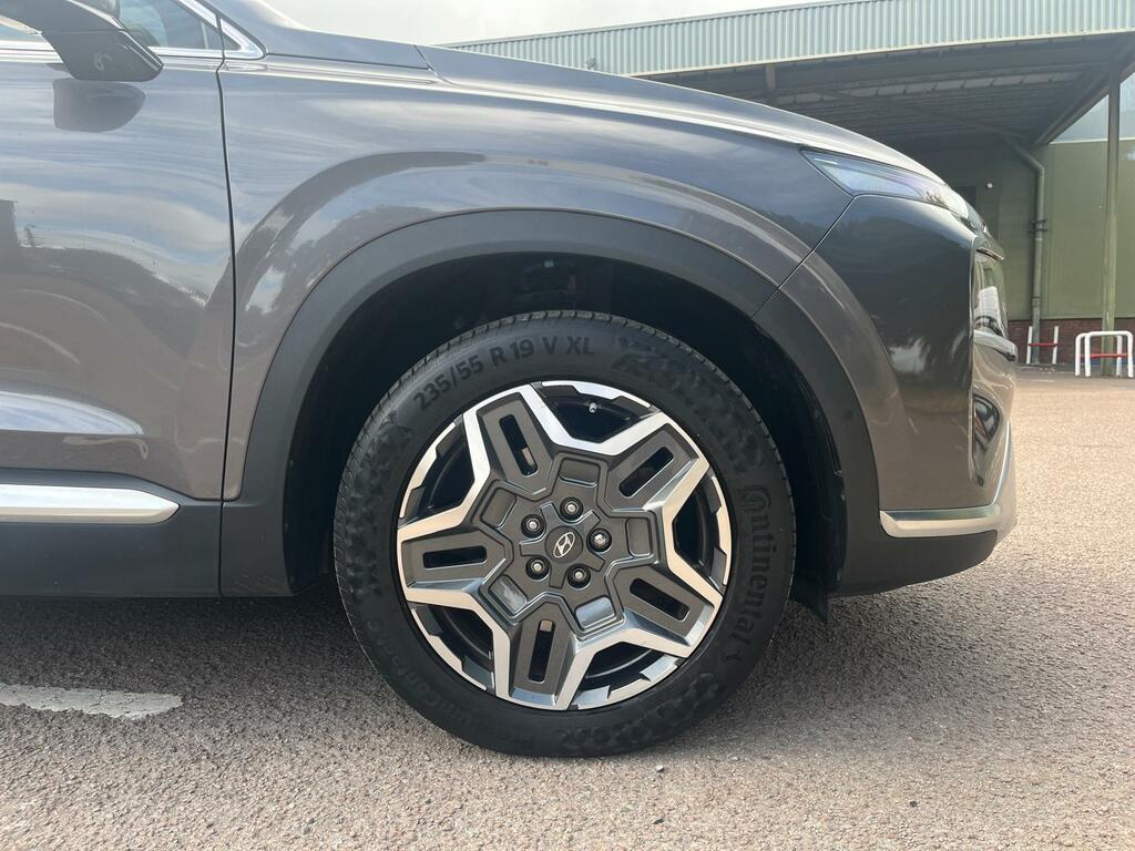 Hyundai Santa Fe Premium White #27