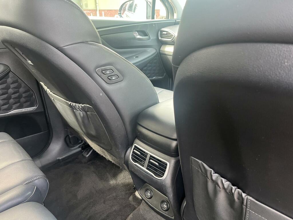 Hyundai Santa Fe Premium White #23
