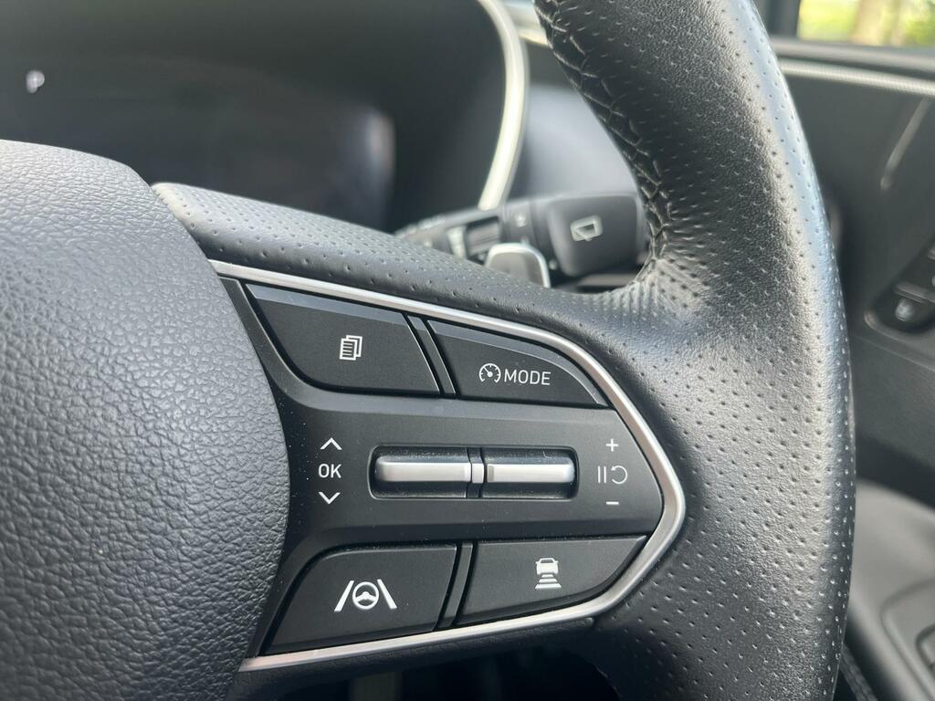 Hyundai Santa Fe Premium White #18