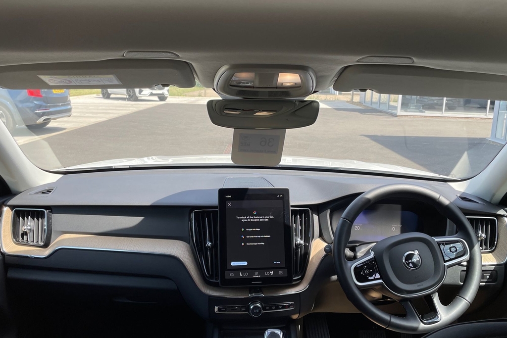 Volvo XC60 Plus White #6