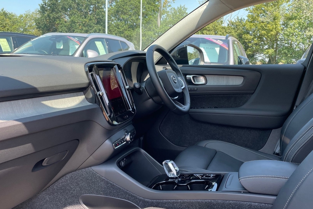 Volvo XC40 Ultra Dark OV75CYG Silver #2