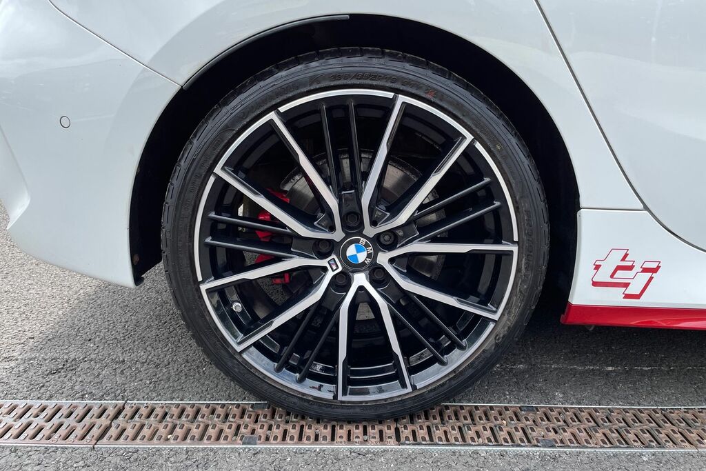BMW 1 Series Standard YY21MPV White #5