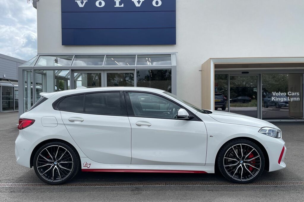 BMW 1 Series Standard YY21MPV White #4