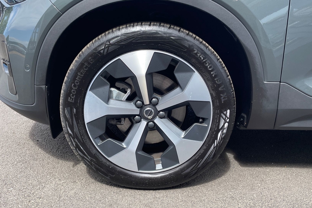 Volvo XC40 Plus Pro Dark DV26ZKW Green #5