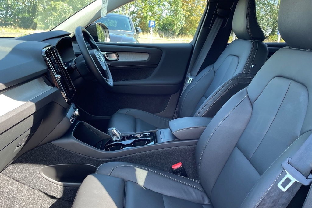 Volvo XC40 Plus Pro Dark DV26ZKW Green #2