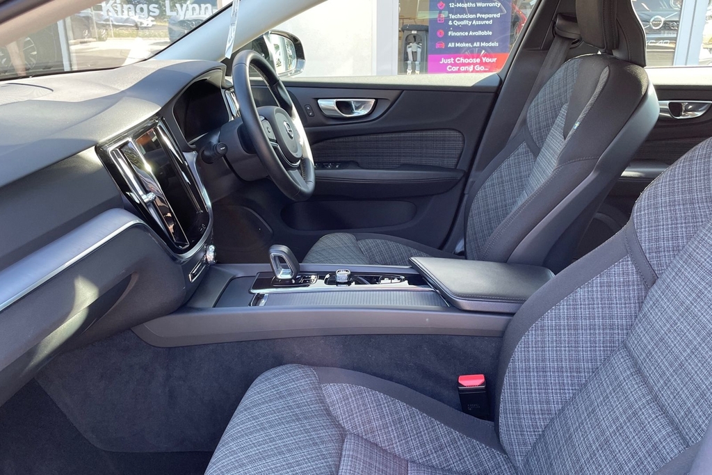 Volvo V60 Core Black #2