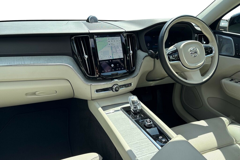 Volvo XC60 Ultimate Black #2
