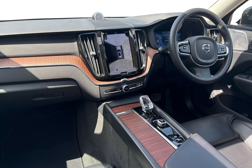 Volvo XC60 Ultimate Bright LL73KFX Black #2