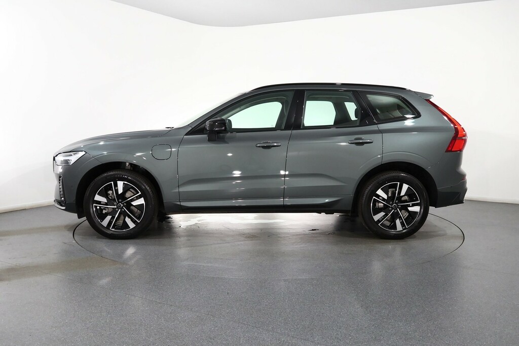 Volvo XC60 Plus Pro Green #4