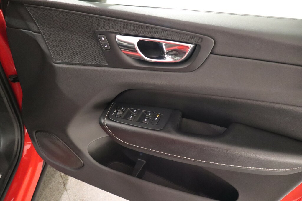 Volvo XC60 T5awd Momentum - Rear Park Camera, Leather Seats Black #24