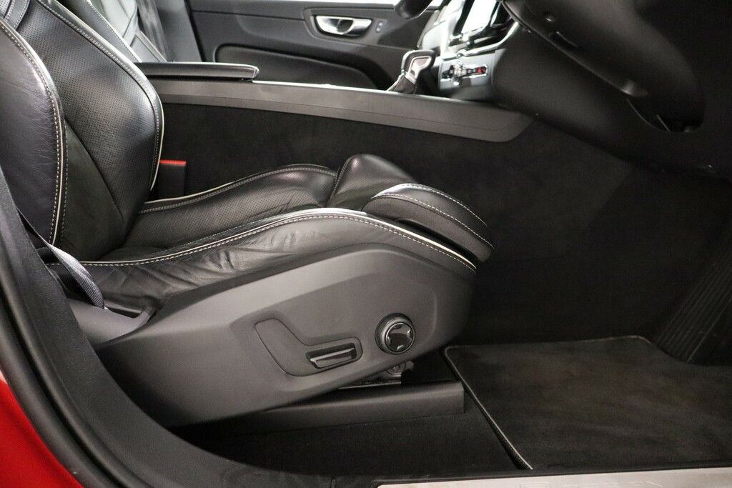 Volvo XC60 T5awd Momentum - Rear Park Camera, Leather Seats Black #25