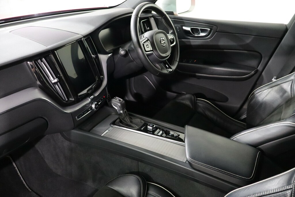 Volvo XC60 T5awd Momentum - Rear Park Camera, Leather Seats Black #10