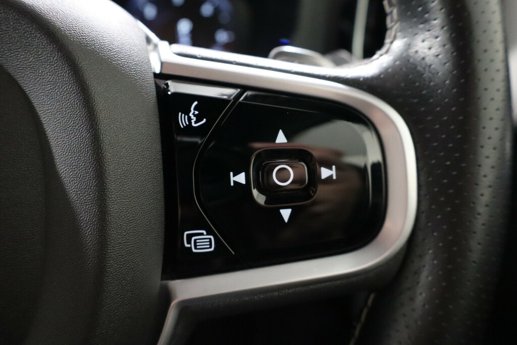 Volvo XC60 T5awd Momentum - Rear Park Camera, Leather Seats Black #16