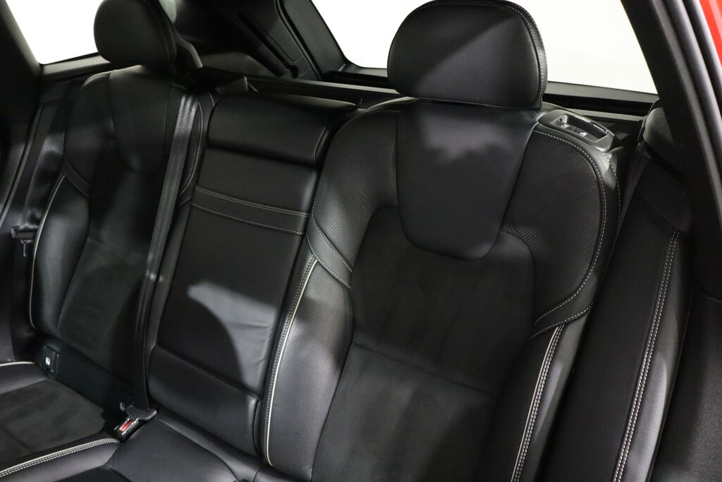 Volvo XC60 T5awd Momentum - Rear Park Camera, Leather Seats Black #12