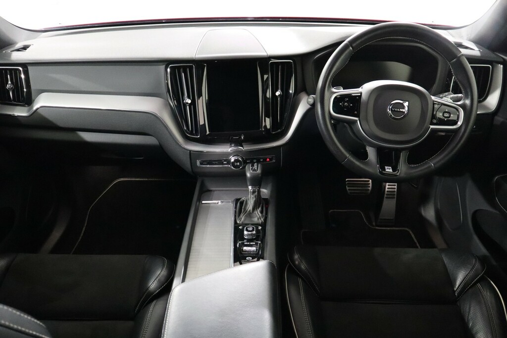 Volvo XC60 T5awd Momentum - Rear Park Camera, Leather Seats Black #11
