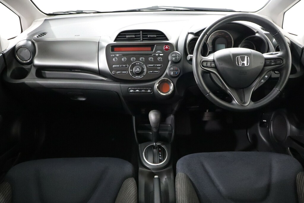 Honda Jazz 1.4I-vtec Es Plus Cvt AP15UCL White #4