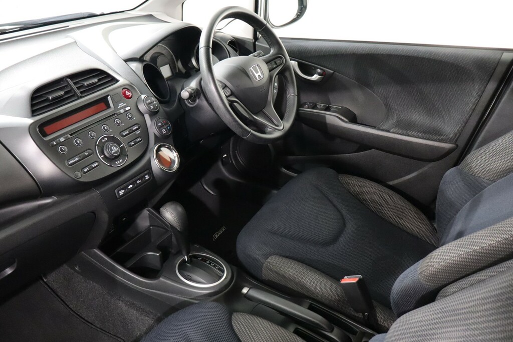 Honda Jazz 1.4I-vtec Es Plus Cvt AP15UCL White #2