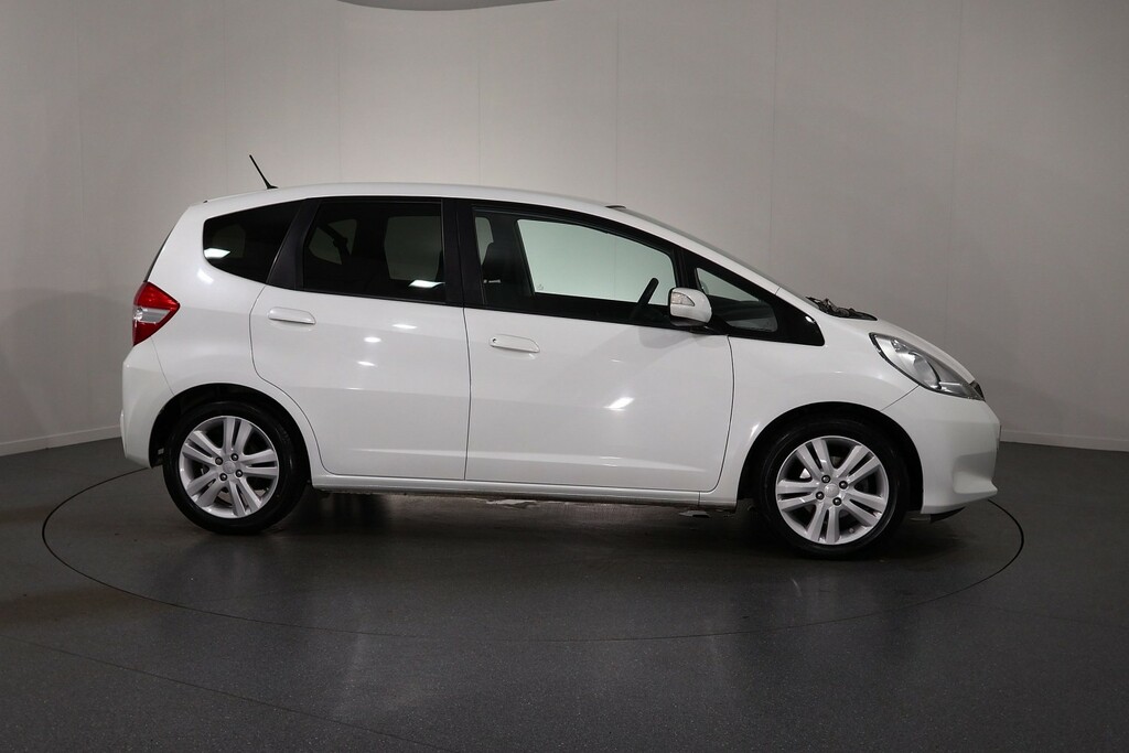 Honda Jazz 1.4I-vtec Es Plus Cvt AP15UCL White #5