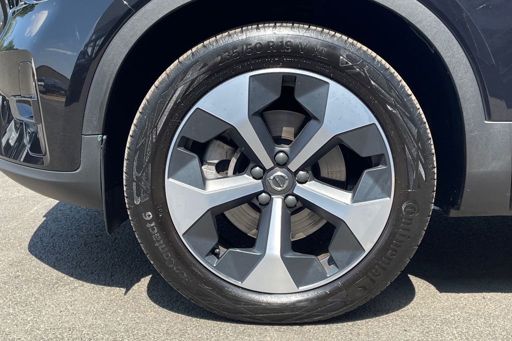 Volvo XC40 Plus Dark AF74WMA Black #5