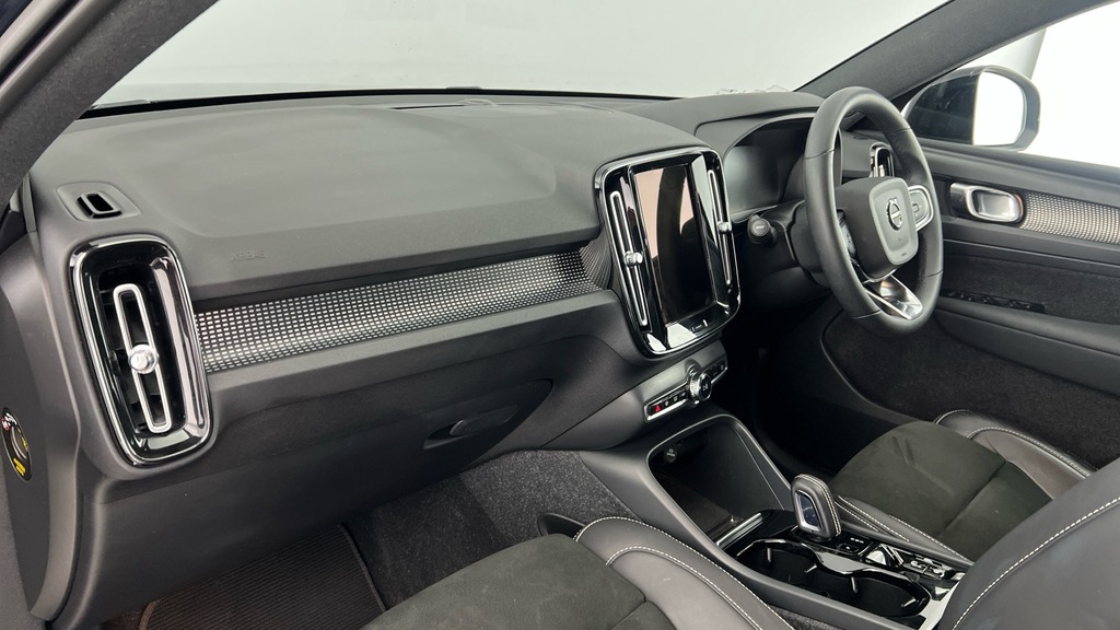 Volvo XC40 R-design Blue #6