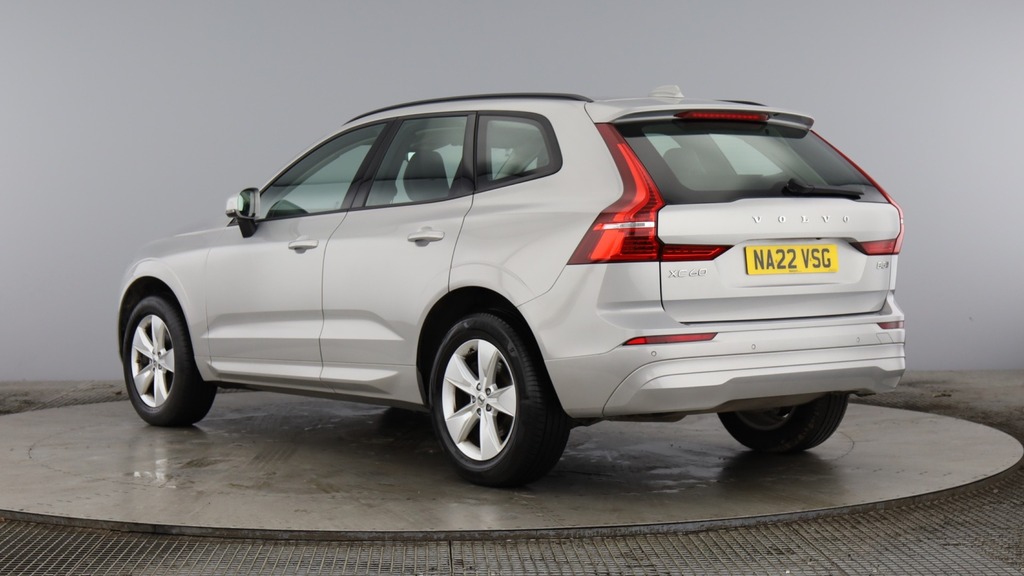 Volvo XC60 Momentum Silver #3