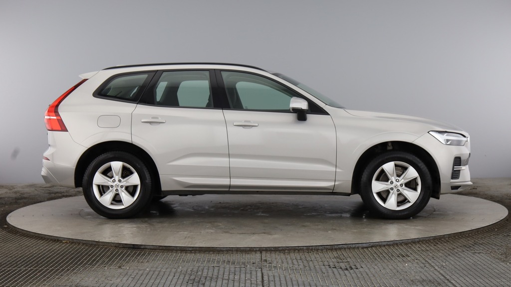 Volvo XC60 Momentum Silver #2
