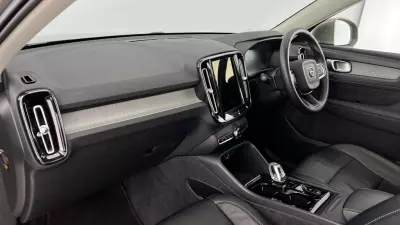 Volvo XC40 1.5 T3 163 Inscription Geartronic Silver #6