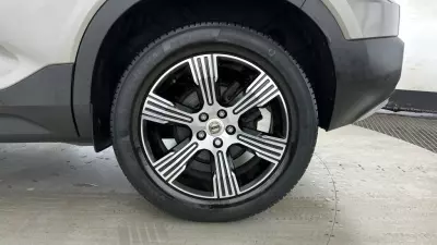 Volvo XC40 1.5 T3 163 Inscription Geartronic Silver #4