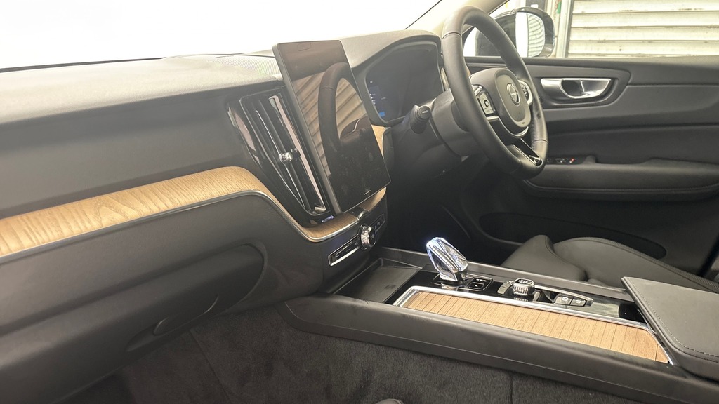 Volvo XC60 Plus Blue #6