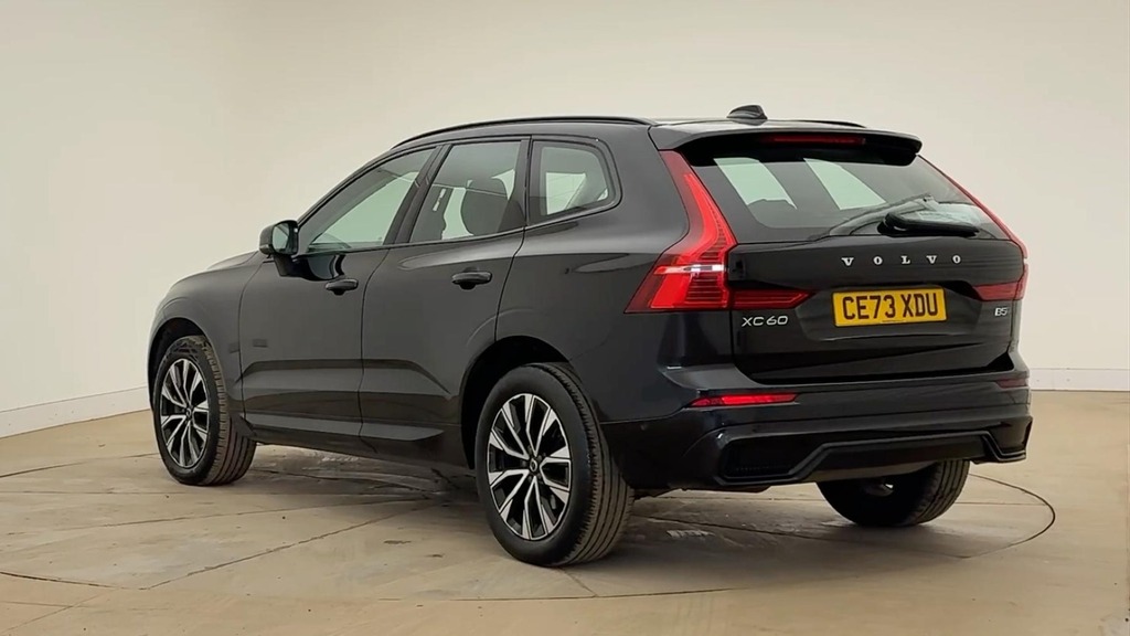Volvo XC60 Plus Black #3