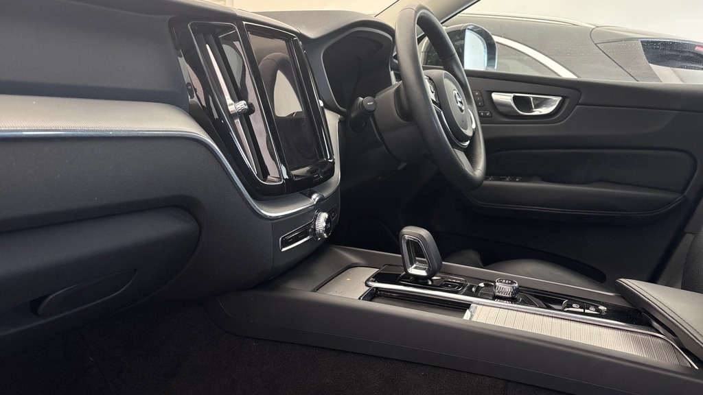 Volvo XC60 Plus Black #6